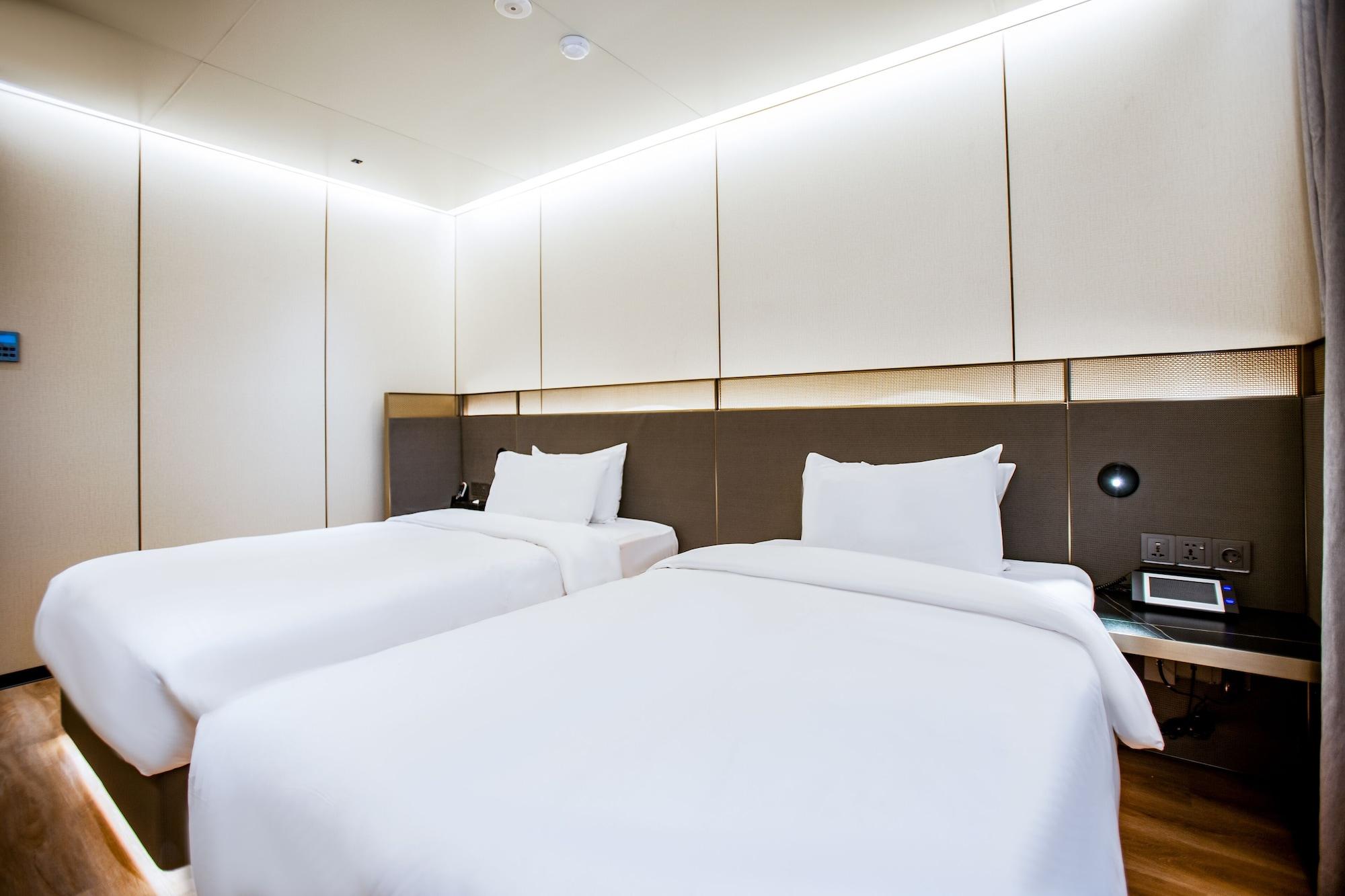 Amber Hotel 4*