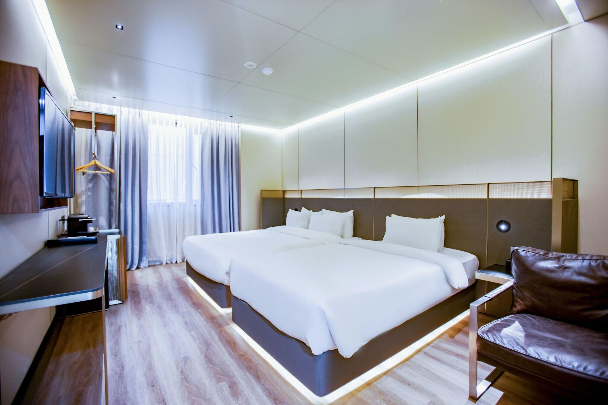 Amber Hotel 4*