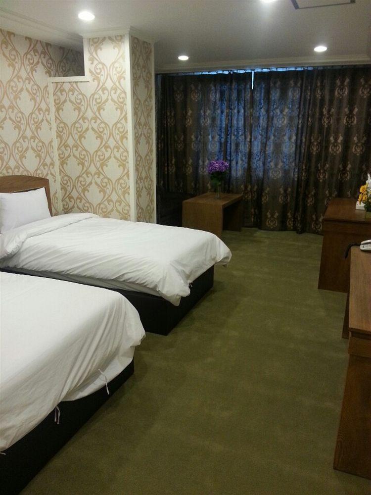 Amber Hotel 4*