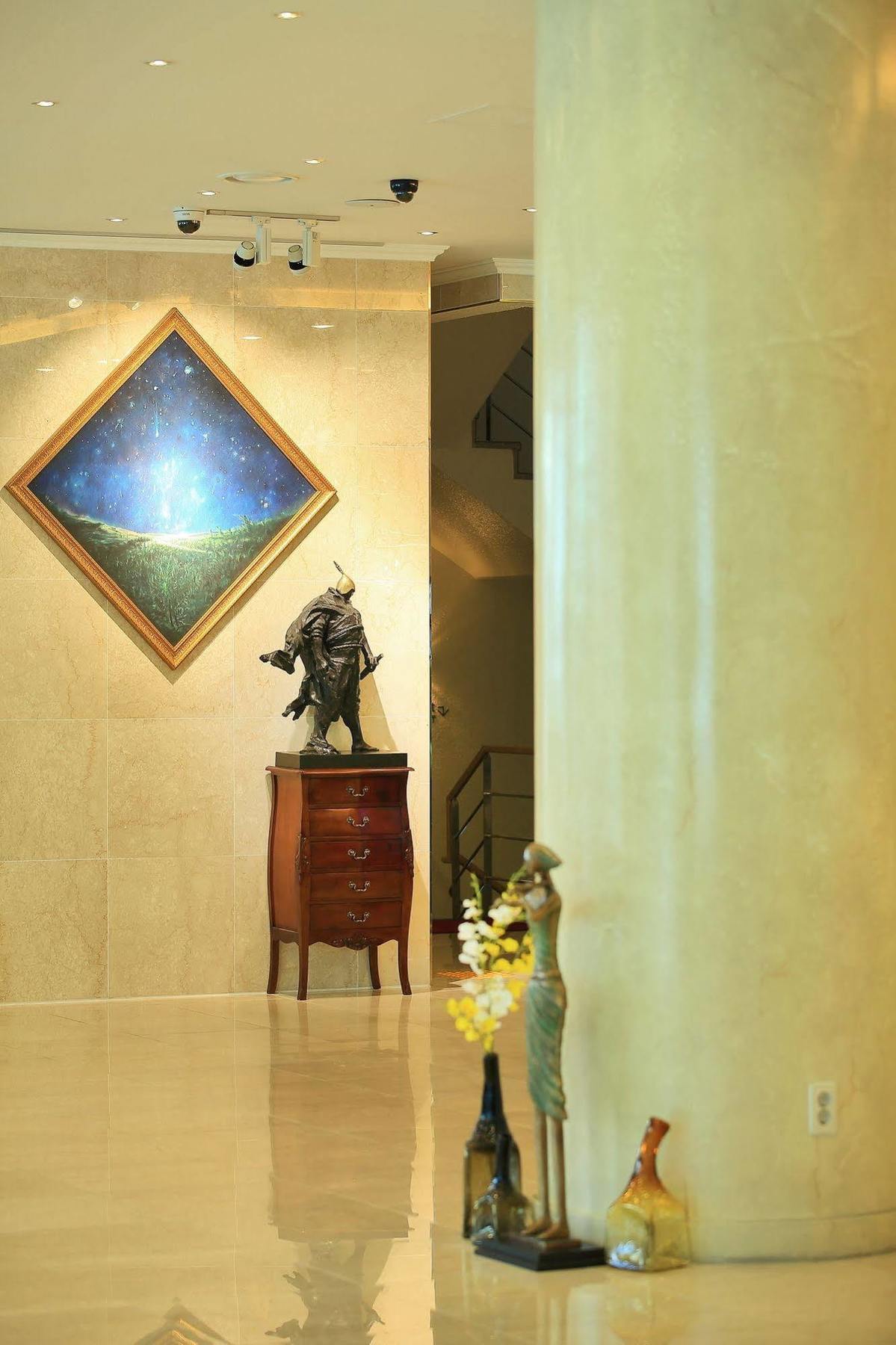 Amber Hotel
